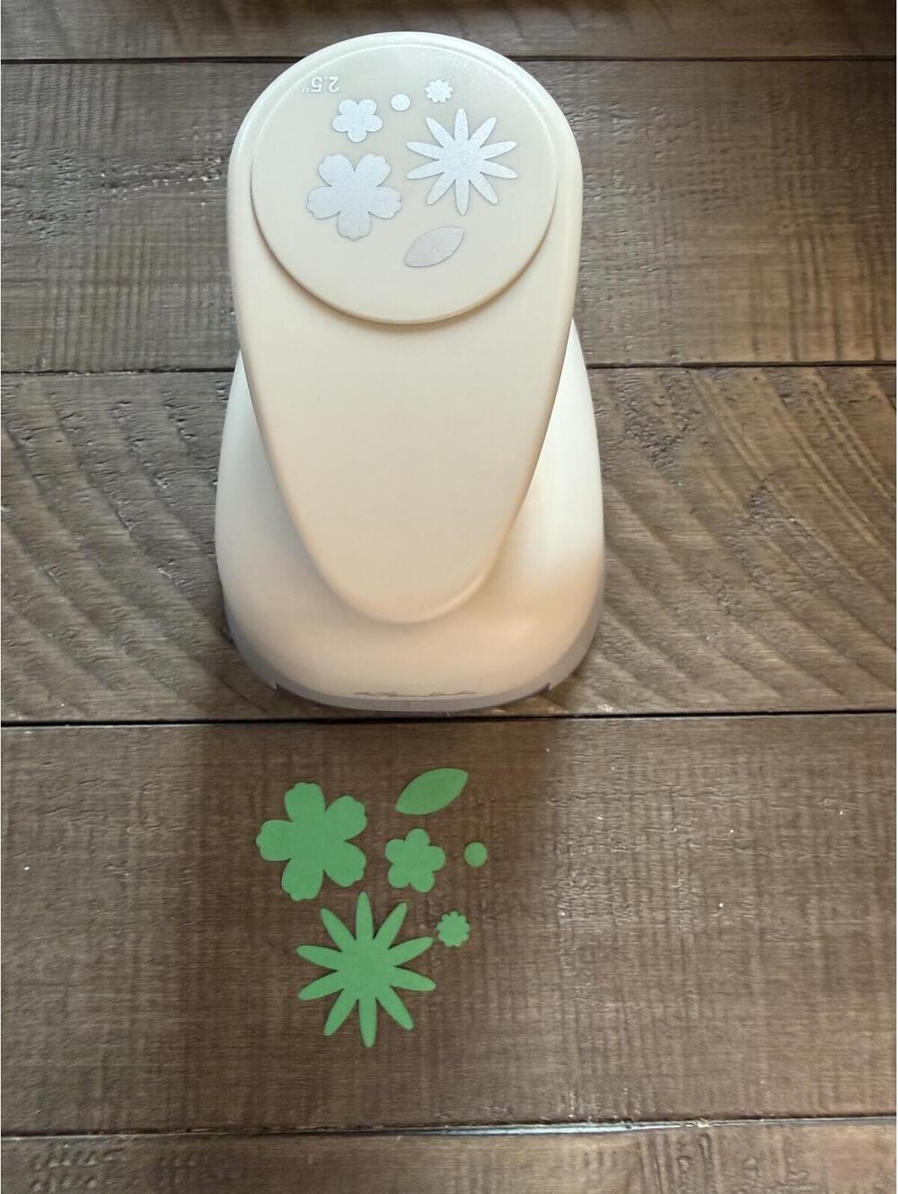 The Paper Studio 2.5 inch flower shape punch